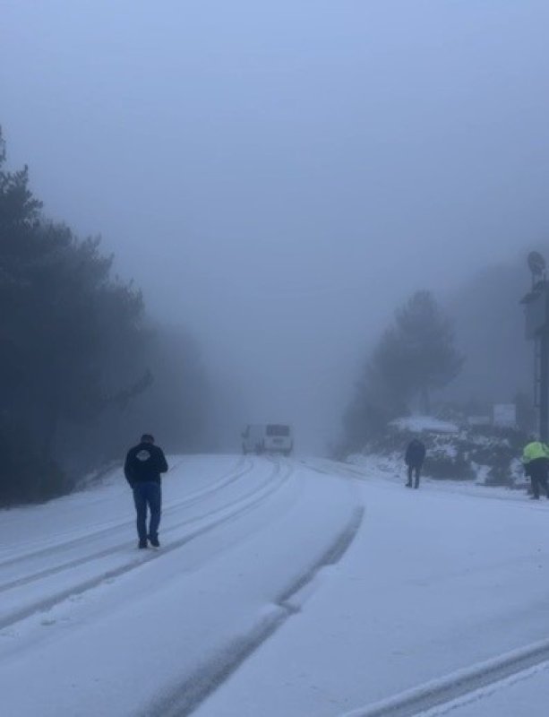 Osmaniye'de Dolu Yağışı Yolları Beyaza Bürüdü