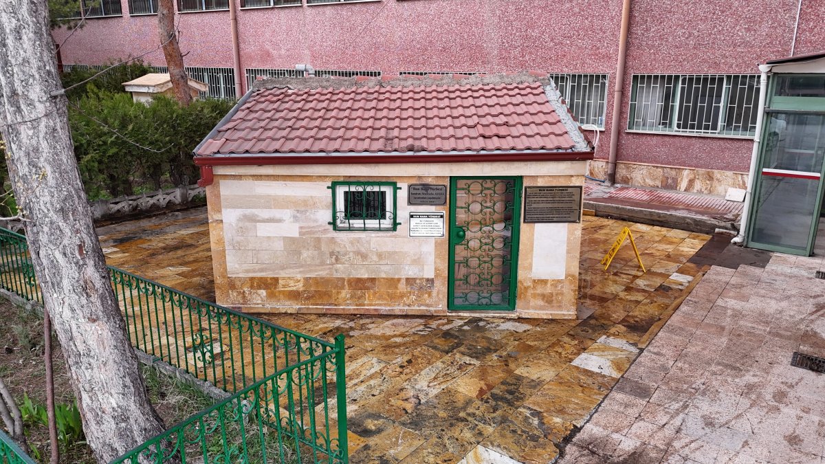 Hastane Bahçesindeki Gizemli Türbe: Rivayetleriyle İlgi Görüyor