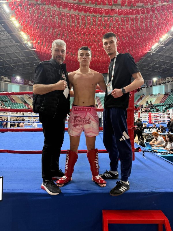 Afyonlu Sporculardan Kickboks Türkiye Şampiyonası’nda Büyük Başarı