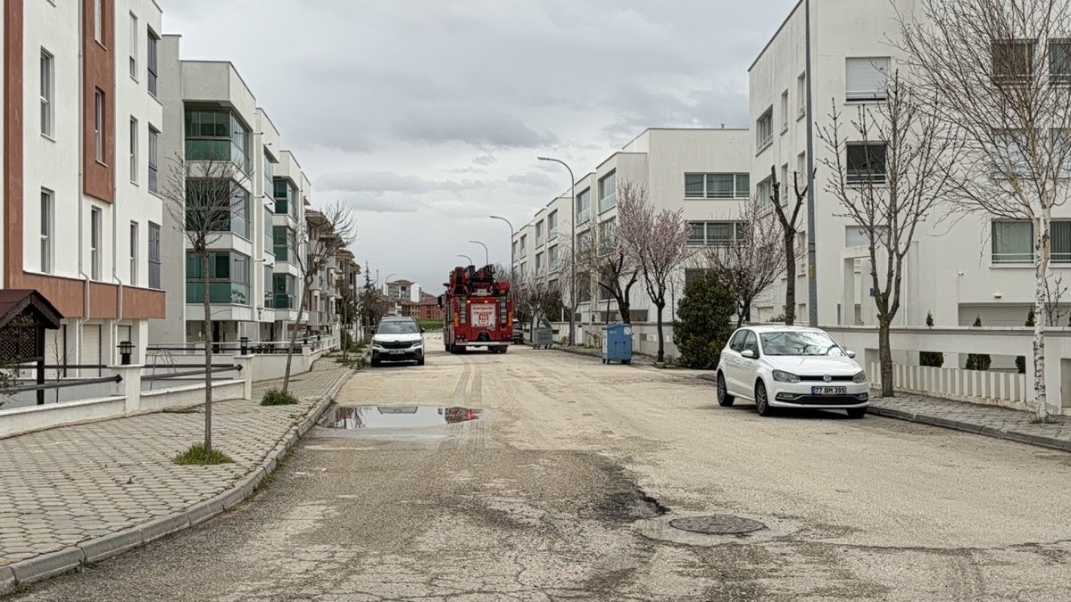 Ütüden Çıkan Yangın Paniğe Neden Oldu