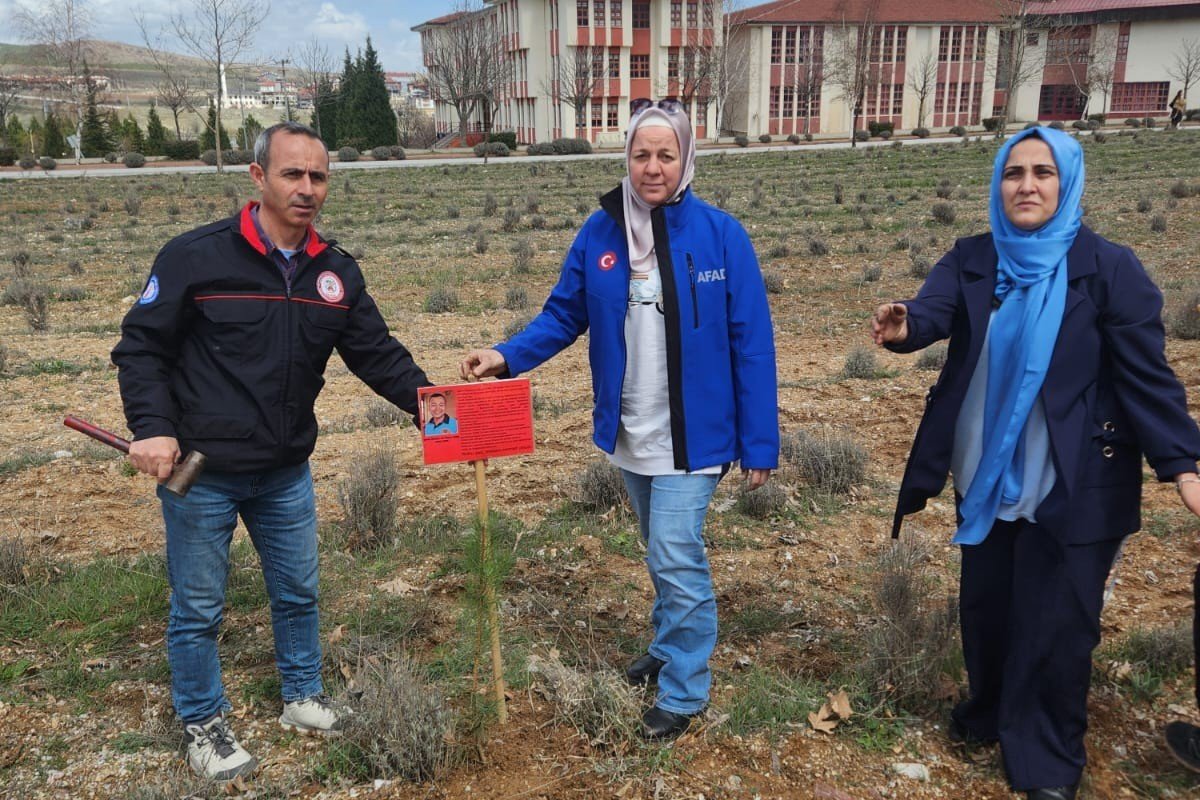 Şehit İtfaiye Eri İçin Fidan Dikildi