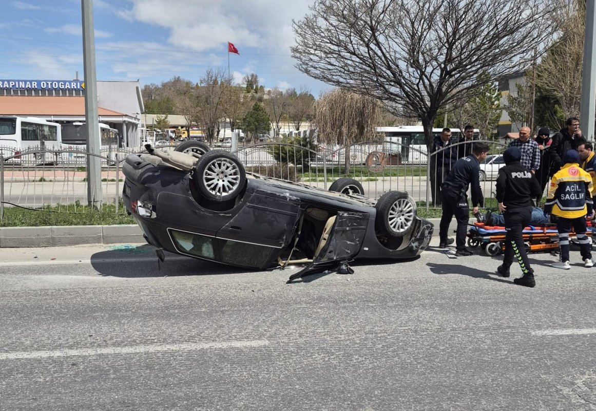 Karapınar’da Kontrolden Çıkan Otomobil Takla Attı 2 Yaralı