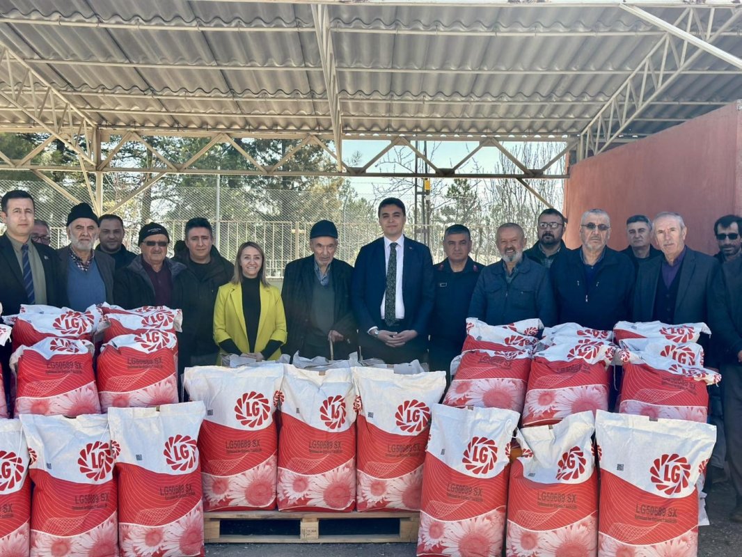 Pazaryeri’nde 75 çiftçiye 3 bin dekarlık tohum desteği