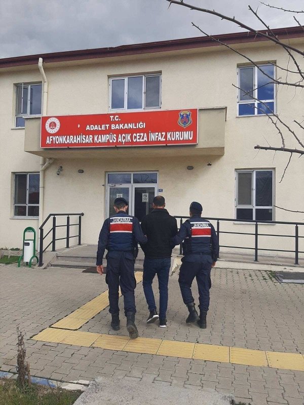 Jandarma Çeşitli Suçlardan Aranan 45 Şahsı Yakaladı