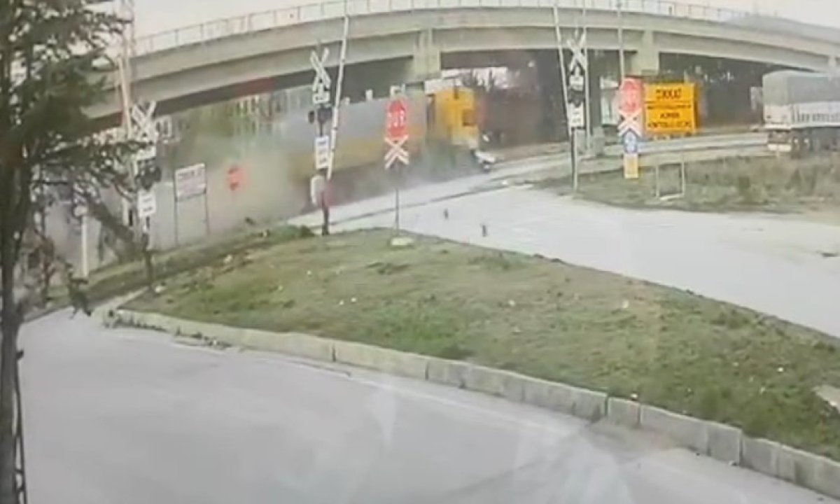 Tırın Çarptığı Otomobilin Sürücüsü Hayatını Kaybetti