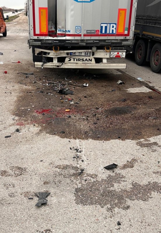 Sivrihisar’da feci motosiklet kazası: Park halindeki tıra çarptı, sürücü hayatını kaybetti