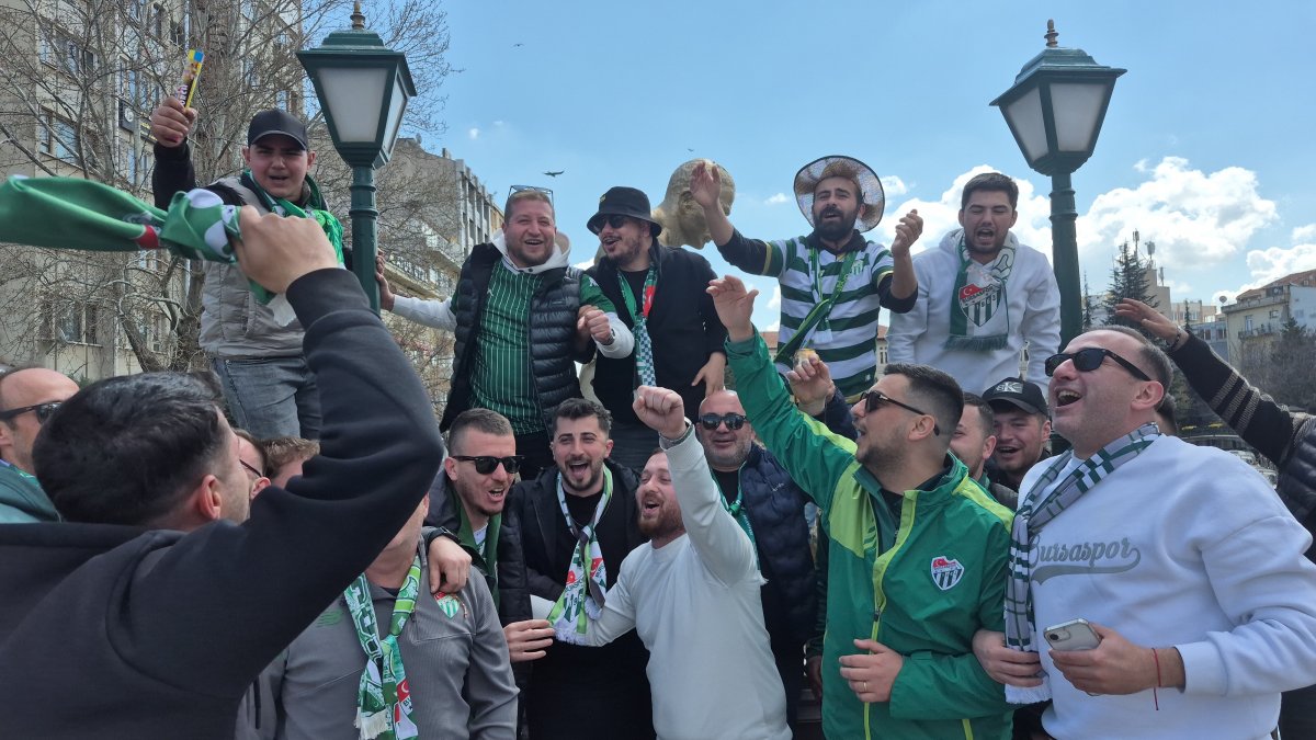 Eskişehir’de Yeşil-Beyaz Fırtınası: Bursaspor Taraftarı Şehri Salladı