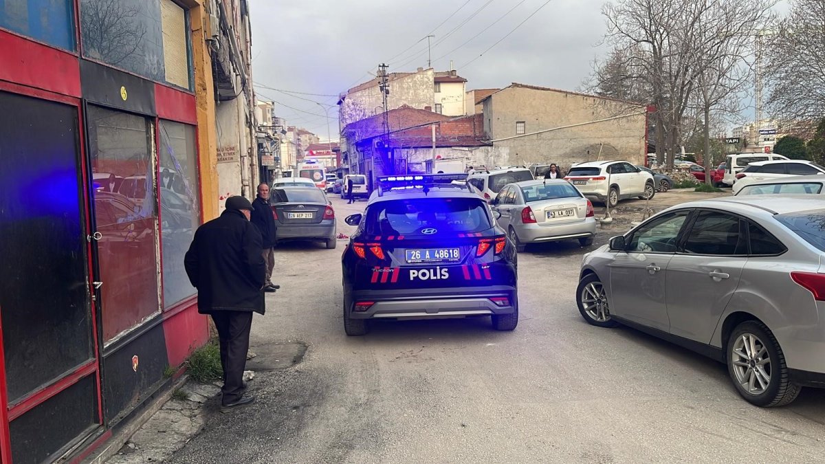 Eskişehir’de Bıçaklı Kavga: 1 Kişi Yaralandı, Şüpheli Kaçtı