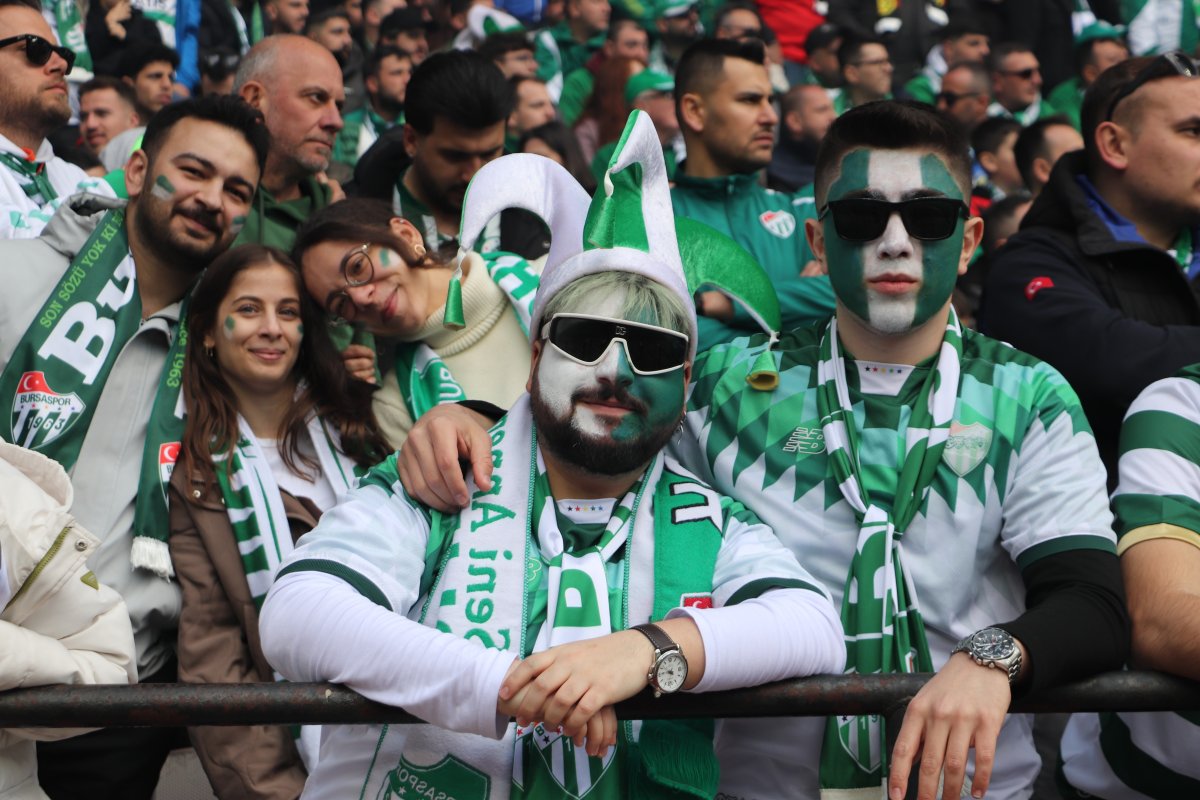 Eskişehir Tribünleri Yeşil-Beyaza Büründü