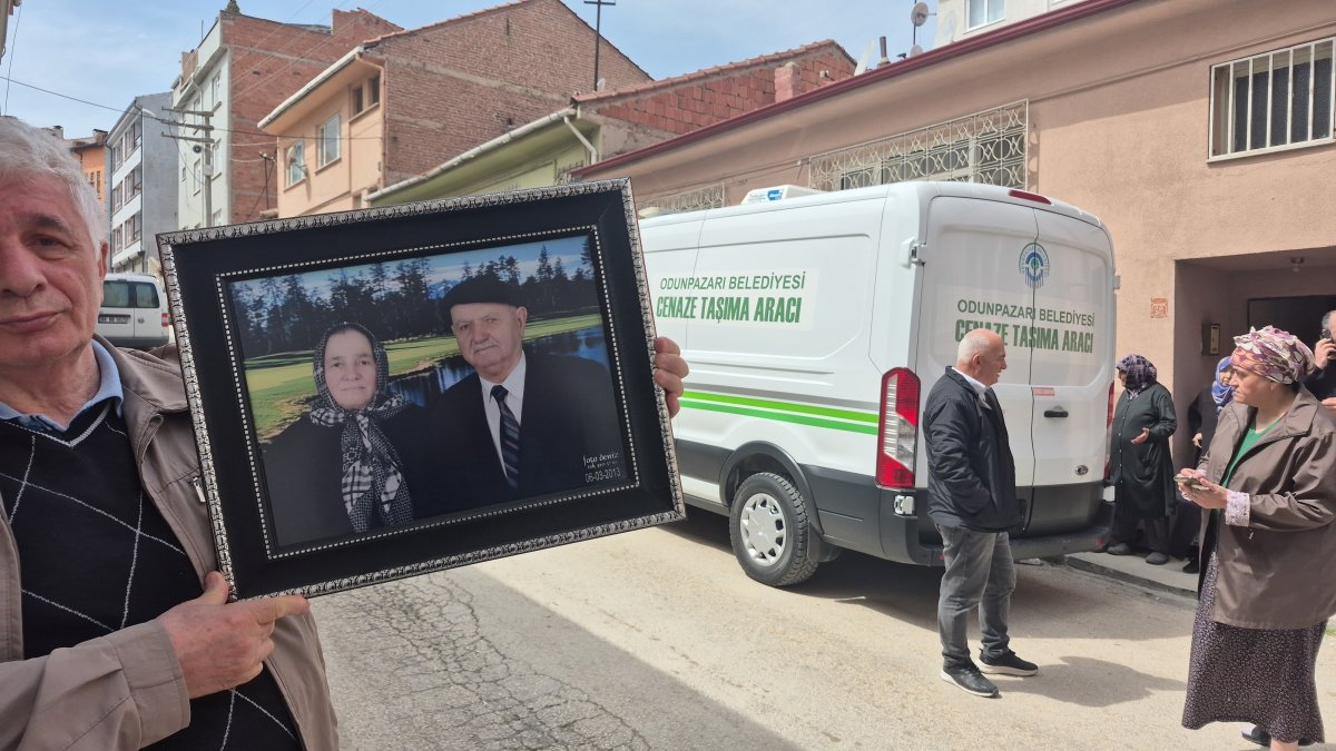 Aşkları Ölüme Bile Yenilmedi: Bir Gün Arayla Vefat Ettiler