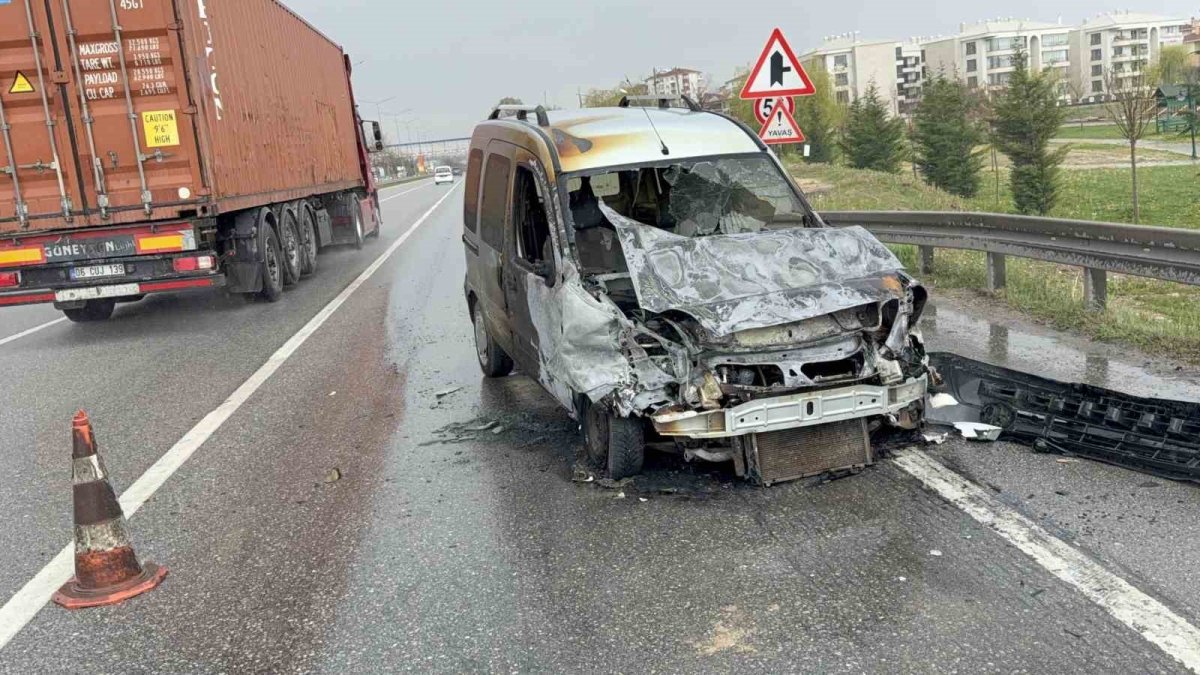 Direksiyon Başında Fenalaşıp Kazaya Karışmıştı… Yanan Araçtan Kurtarılan Sürücüden Kötü Haber Geldi