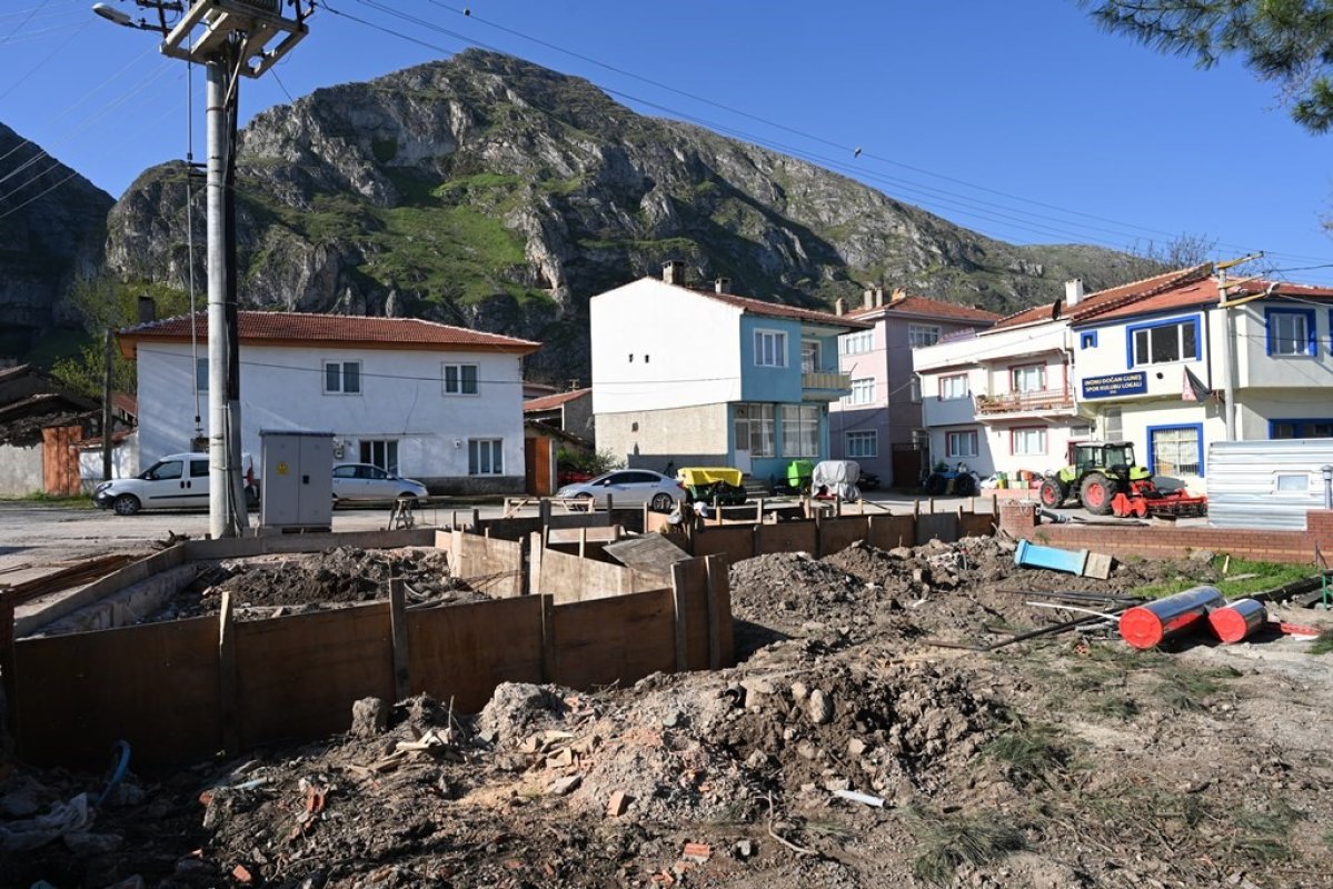 İnönü’de İnşaat ve Çevre Düzenleme Çalışmaları Sürüyor