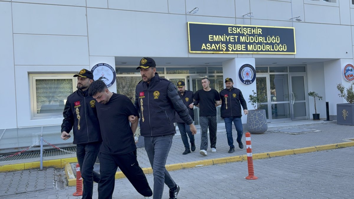 Eskişehir’de Bıçaklı Kavgada 3 Şüpheli Adliyeye Sevk Edildi