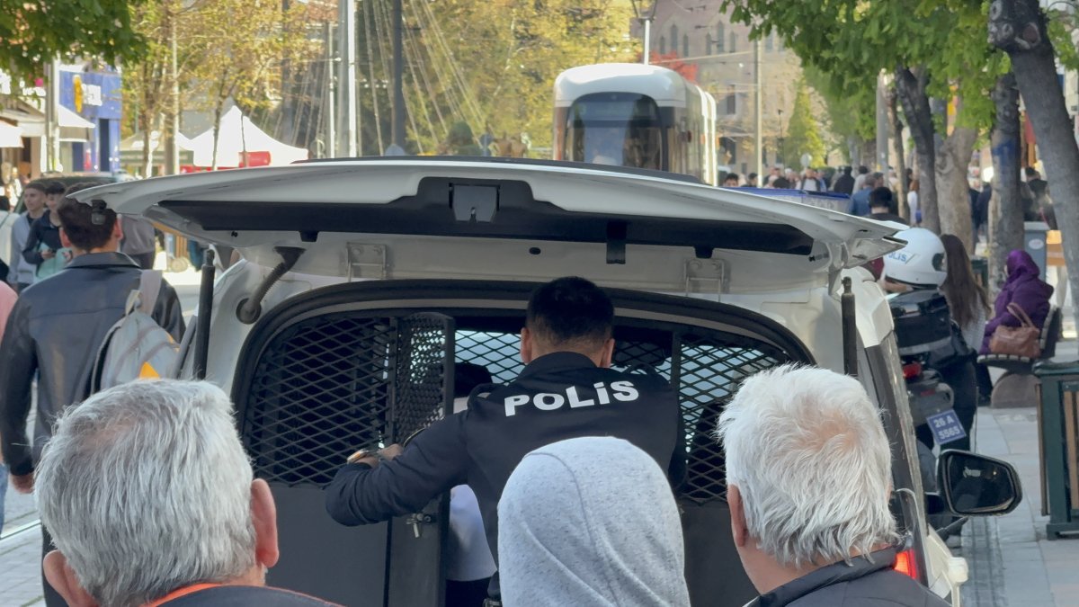 Eskişehir’de Yaşlı Adama Yumruk Atan 14 Yaşındaki Çocuk Tutuklandı