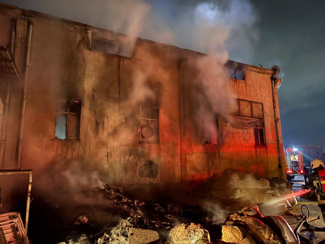 Kayseri’de Sünger Fabrikasında Yangın