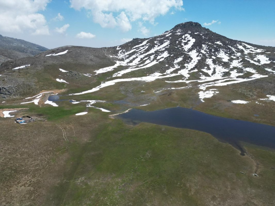 Bahar Ve Kış Aynı Anda Görüntülendi, Ortaya Eşsiz Manzara Çıktı