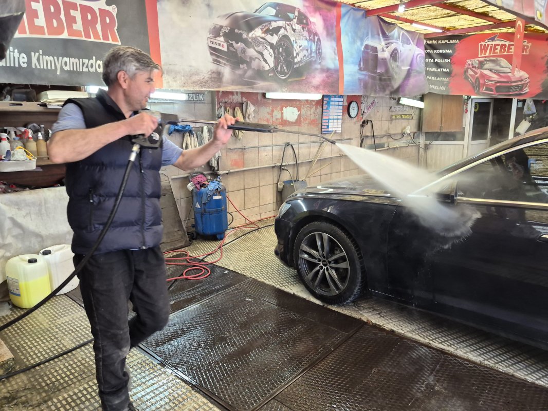 Havalar Isındı, Oto Yıkamacıların Mesaisi İkiye Katlandı