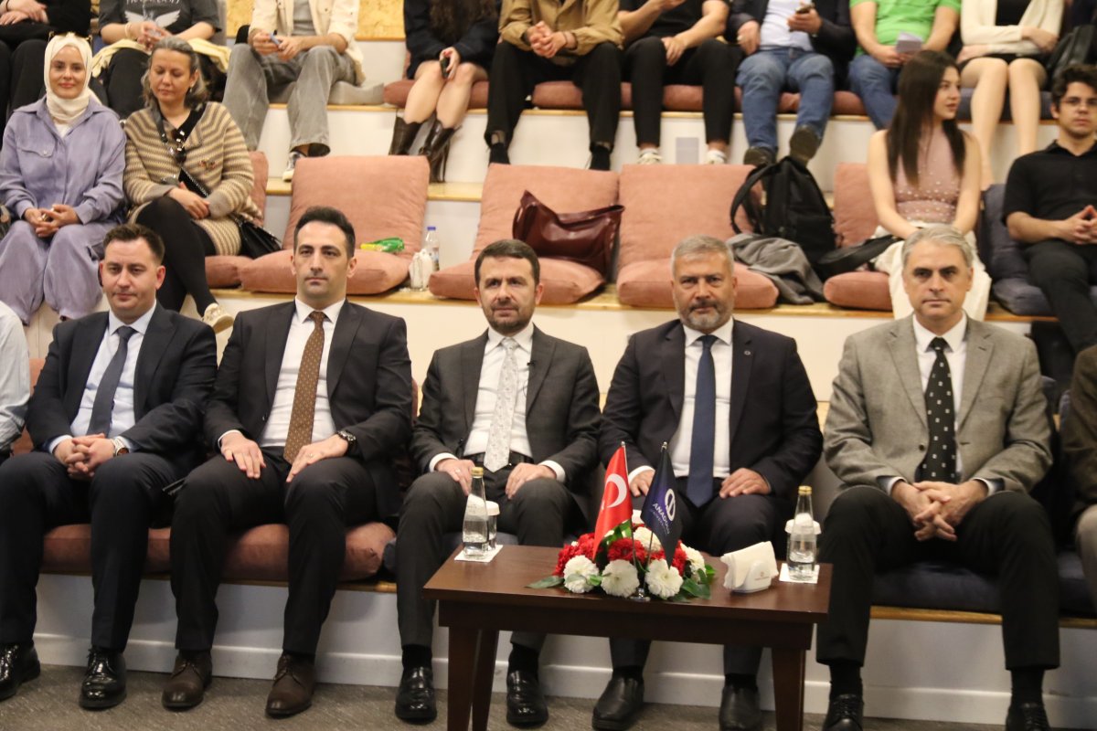 Abdulkadir Çay’dan Öğrencilere Uyarı: “Gazetecilikte İş Kaybı Riski Var”