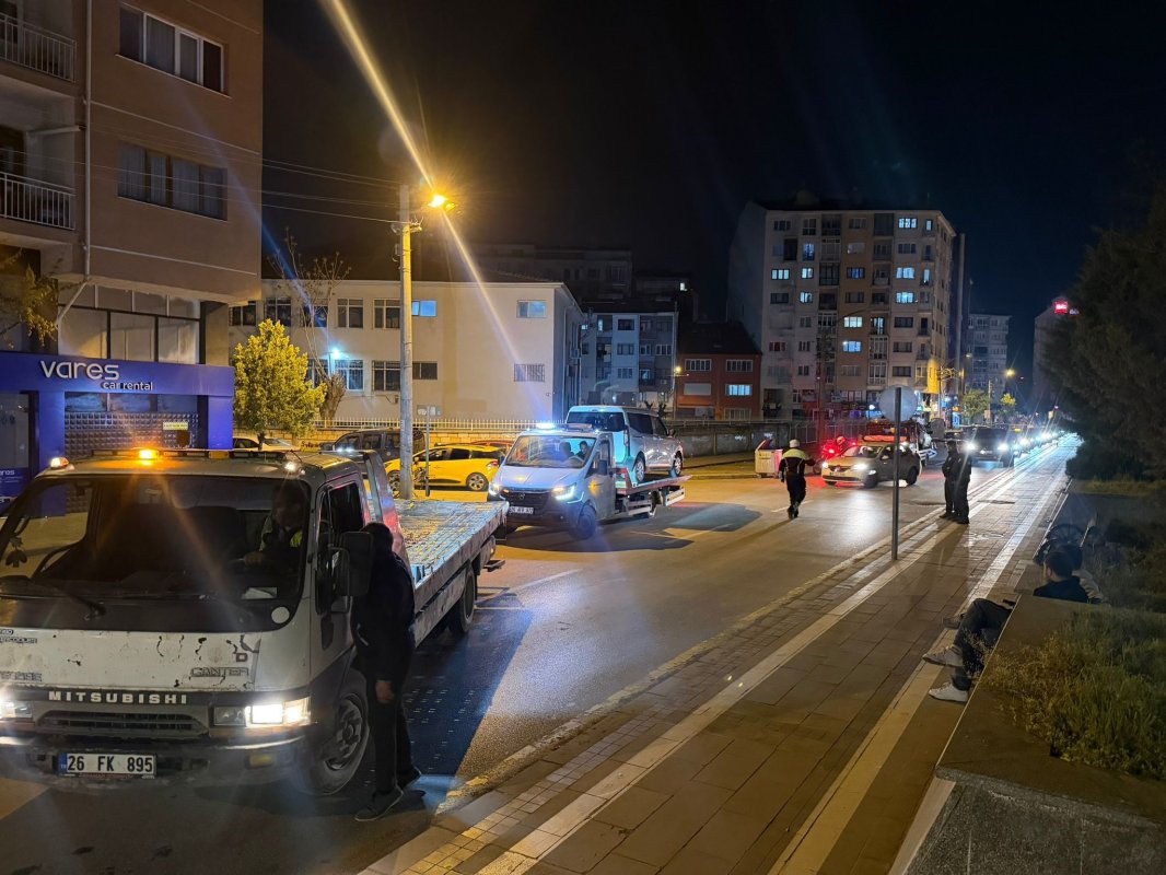 1 Mayıs Tedbirlerine Uymayan 33 Araç Gece Çekildi