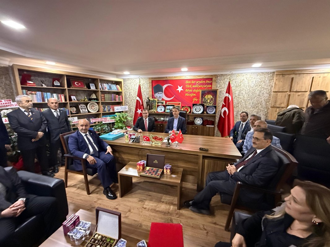 Bakan Bayraktar MHP Eskişehir İl Başkanlığı’nı Ziyaret Etti