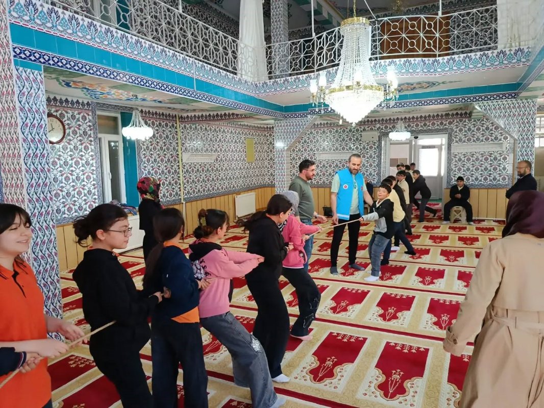 Eskişehir’de ÇEDES Etkinliği: Öğrenciler Uluzafer Camii’nde Manevi Değerlerle Buluştu