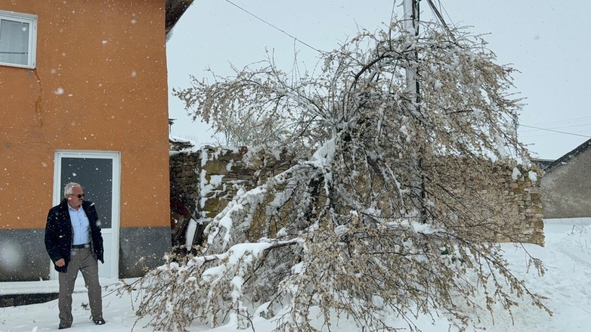 Kar Yağışı Yolları Kapattı: Şükranlı’da 40 Santimetreye Ulaştı