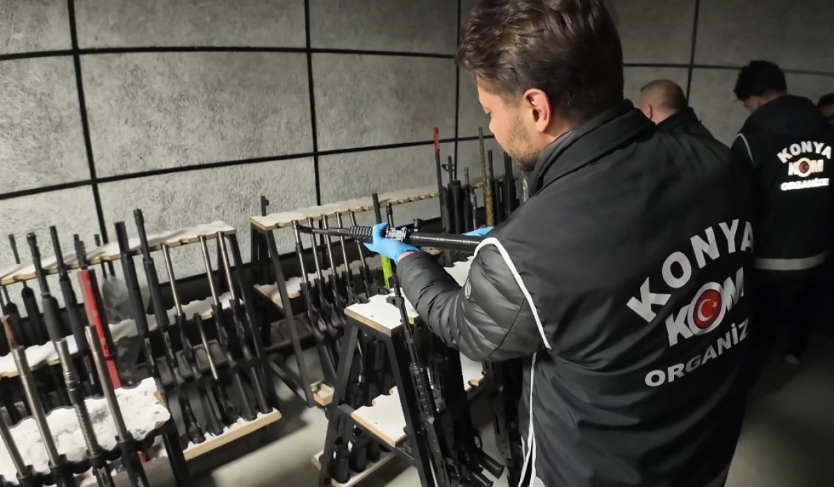 Konya’da Dev Silah Operasyonu! Çok Sayıda Makineli Tüfek Ele Geçirildi