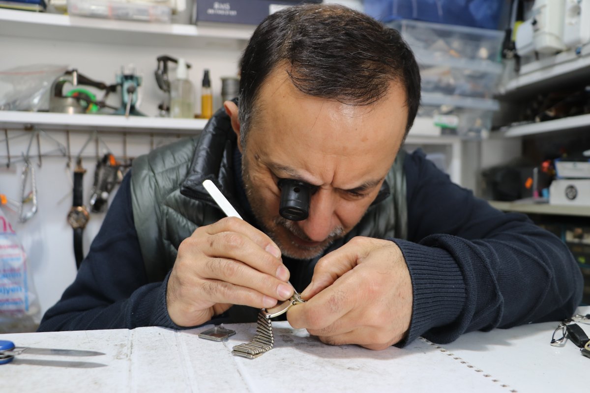 Yarım Asra Yakın Tecrübe! Saat Ustası Vatandaşları Uyardı