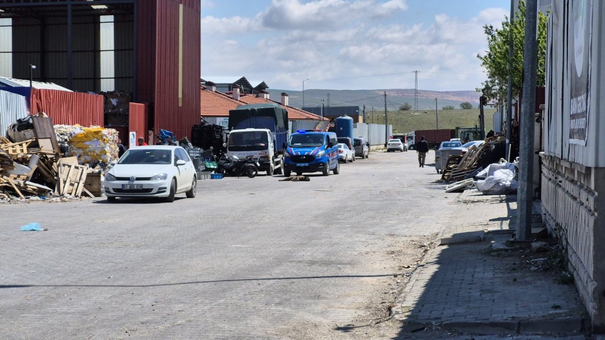 Eskişehir’de Geri Dönüşüm Tesisinde İş Kazası: 56 Yaşındaki İşçi Ağır Yaralandı