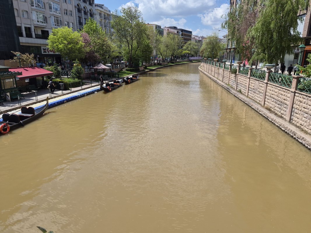Eskişehir’in Simgesi Porsuk’ta Renk Değişimi