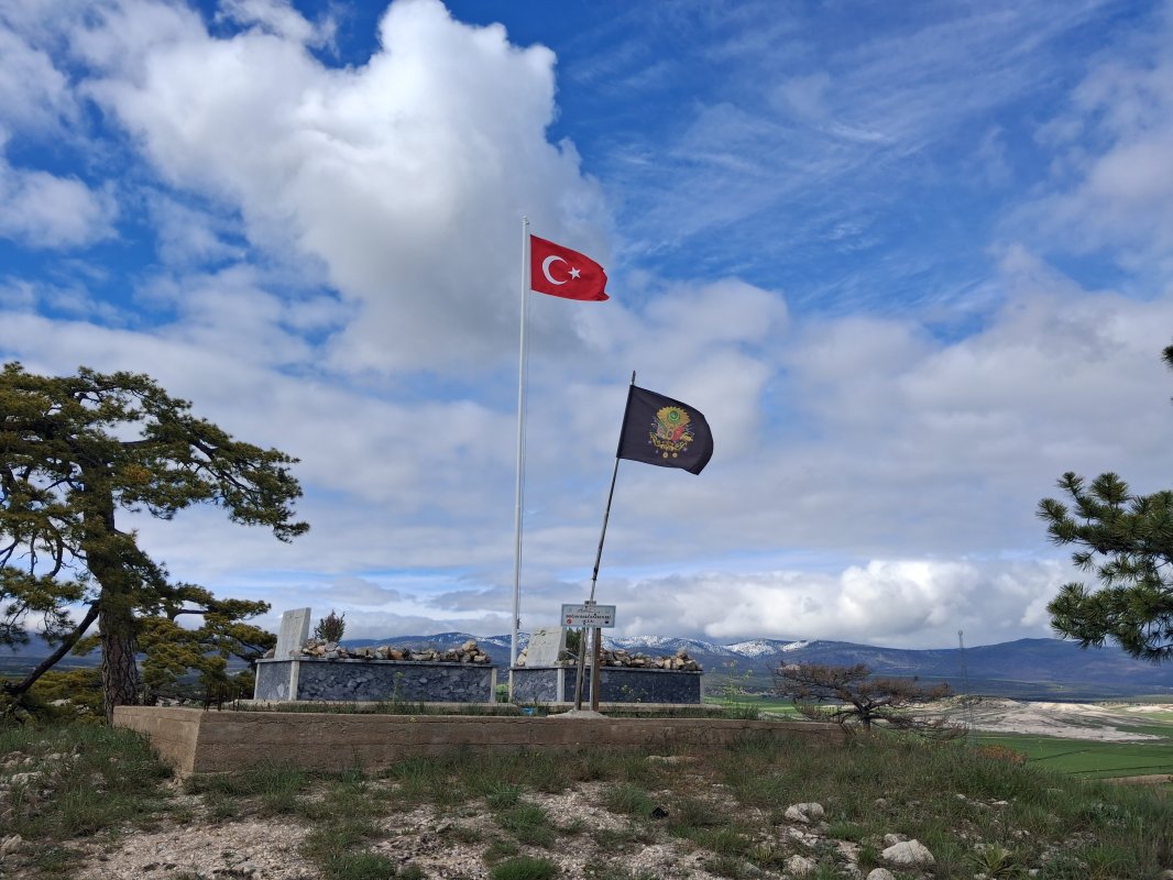 Doğan Baba Ve Gelininin Kabirleri Yenilendi