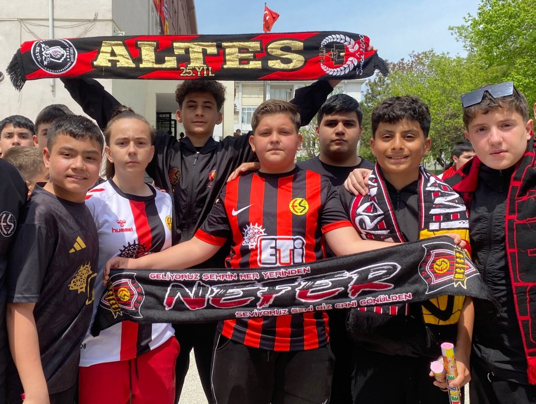 Eskişehir’de Minik Taraftarlardan Es-Es’e Marşlı Destek