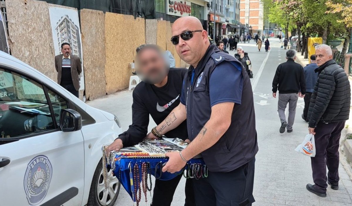 Eskişehir’de Seyyar Satıcı ile Zabıta Arasında Gerginlik: “Bizi gariban gördünüz diye mi?”