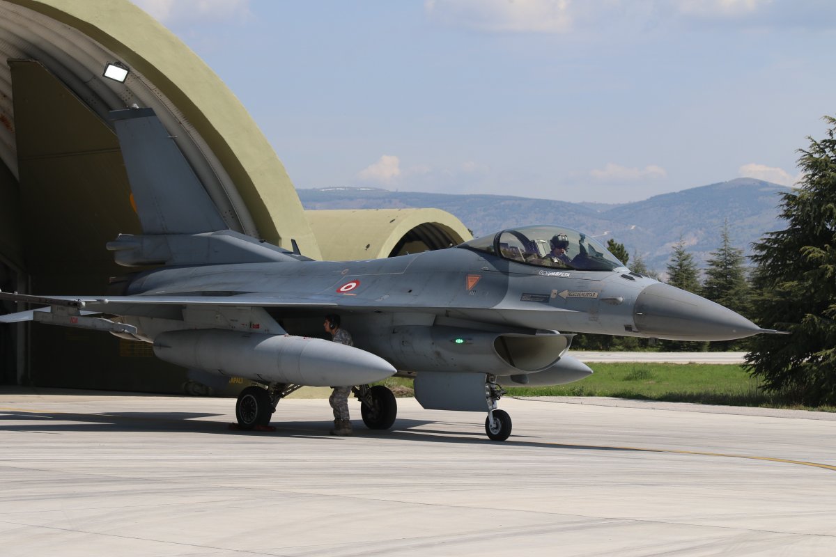 Eskişehir’den havalanan F-16’lar Efes-2026 Tatbikatı için İzmir’e gitti
