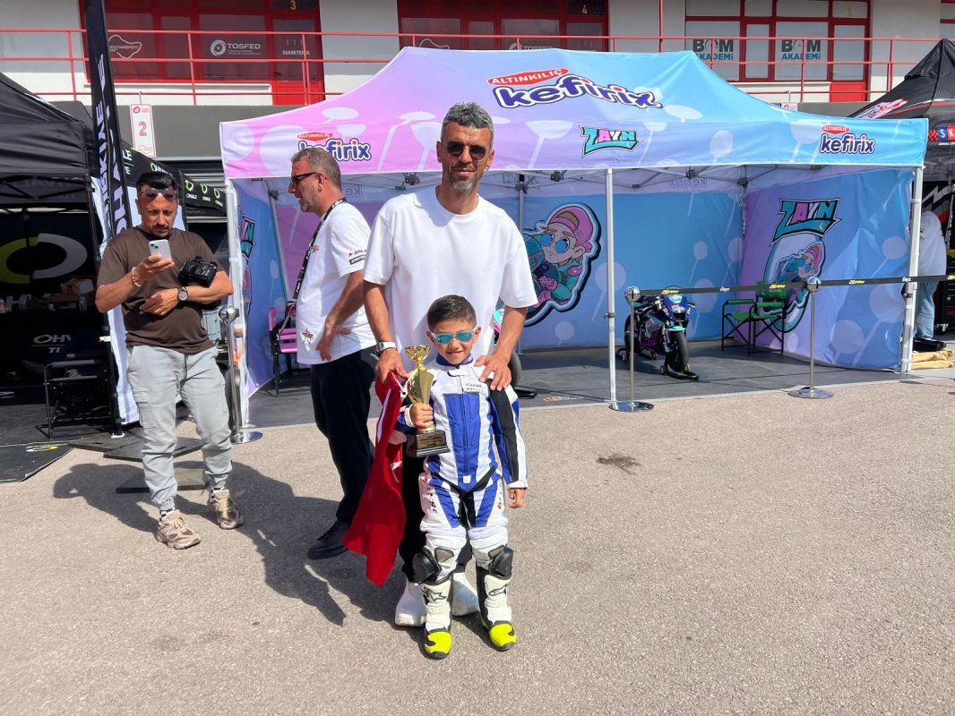 4 Yaşındaki Motosiklet Tutkunu Podyuma Çıktı