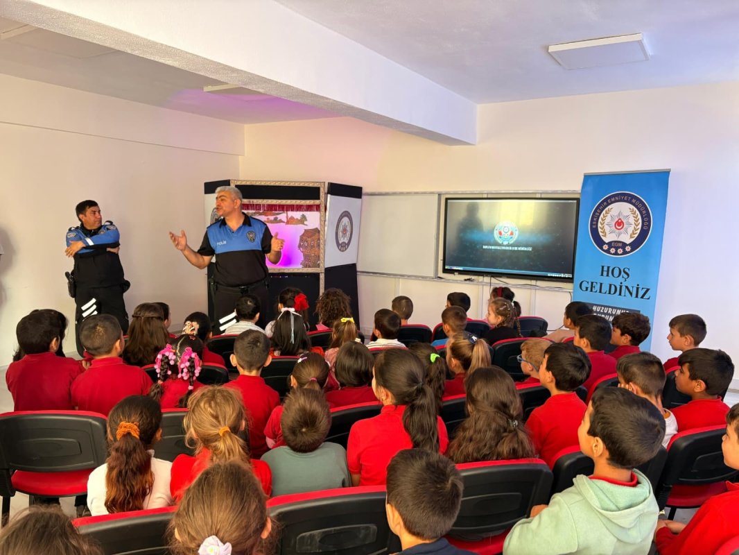 Sarıcakaya’da Polislerden Öğrencilere Eğlenceli Ve Bilgilendirici Etkinlik