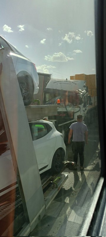 Eskişehir’de Tırların Çarpıştığı Kazada Sürücü Ağır Yaralandı