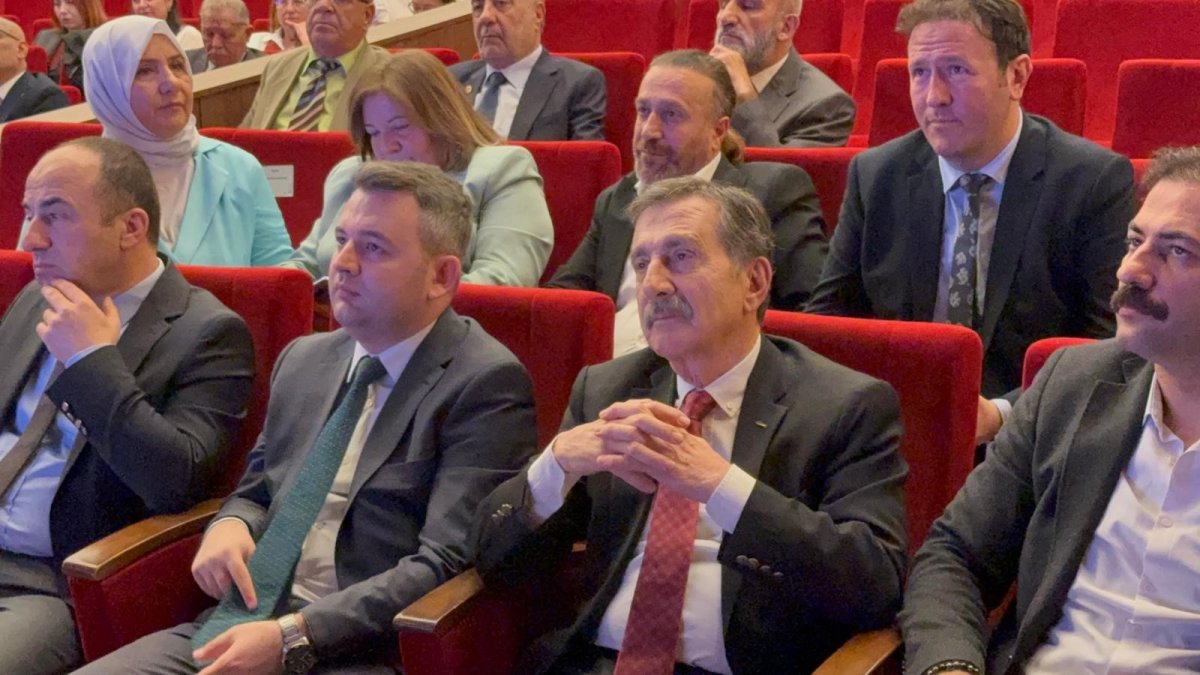 Tepebaşı Belediyesi’ne Operasyon Sürerken Başkan Ahmet Ataç Sempozyuma Katıldı