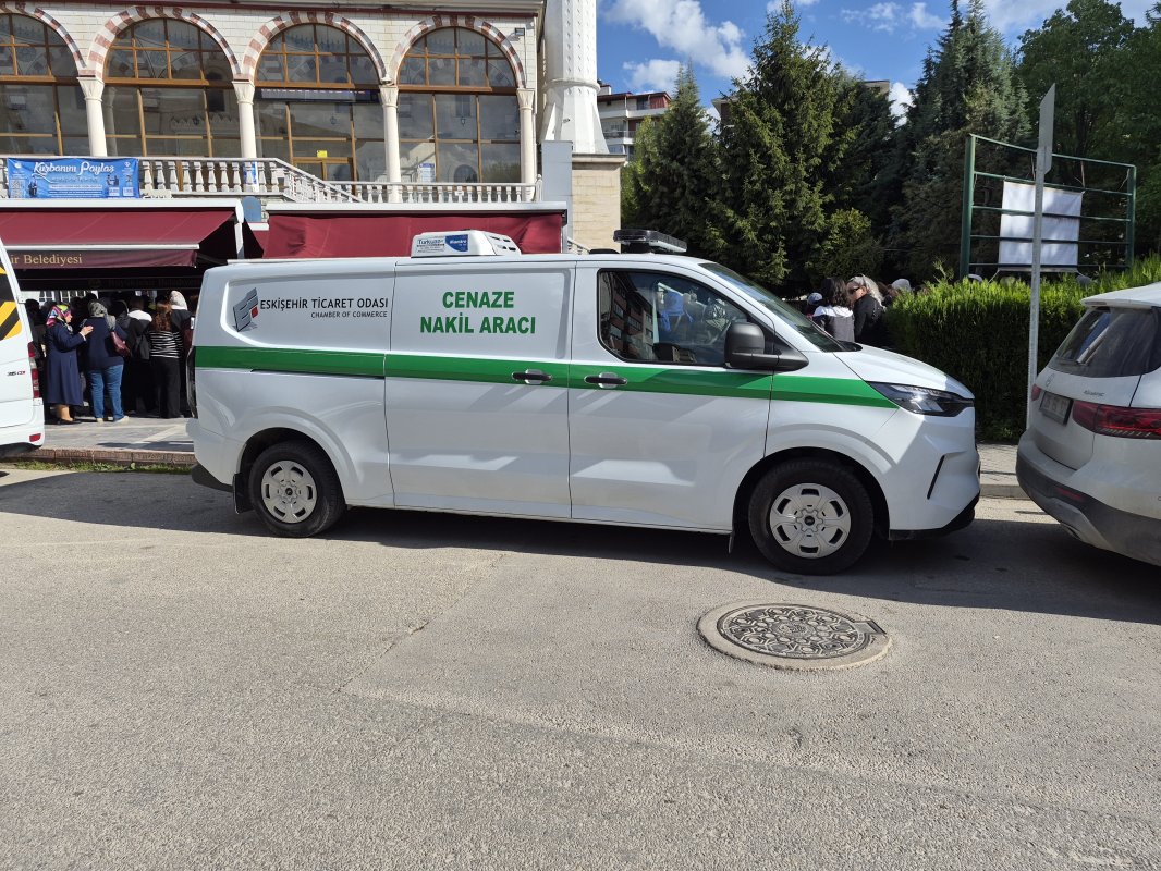 Eskişehir’de Kaldırımda Beklerken Can Vermişti: Gökçe Kurtulmuş Gözyaşlarıyla Uğurlandı