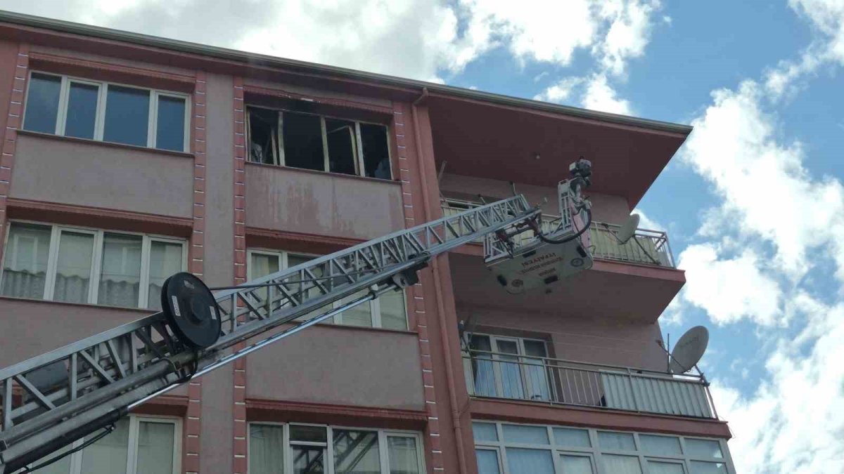 Eskişehir’de Ev Yangını Faciası: Dumandan Zehirlenen Kadın Hayatını Kaybetti