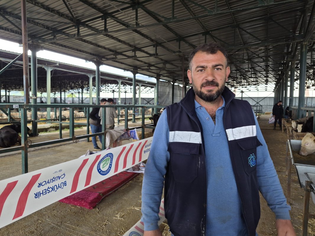 Eskişehir Hayvan Pazarı’nda Besicilerden Tepki: “27 Bin TL Ödedik, En Temel İmkânlar Yok”