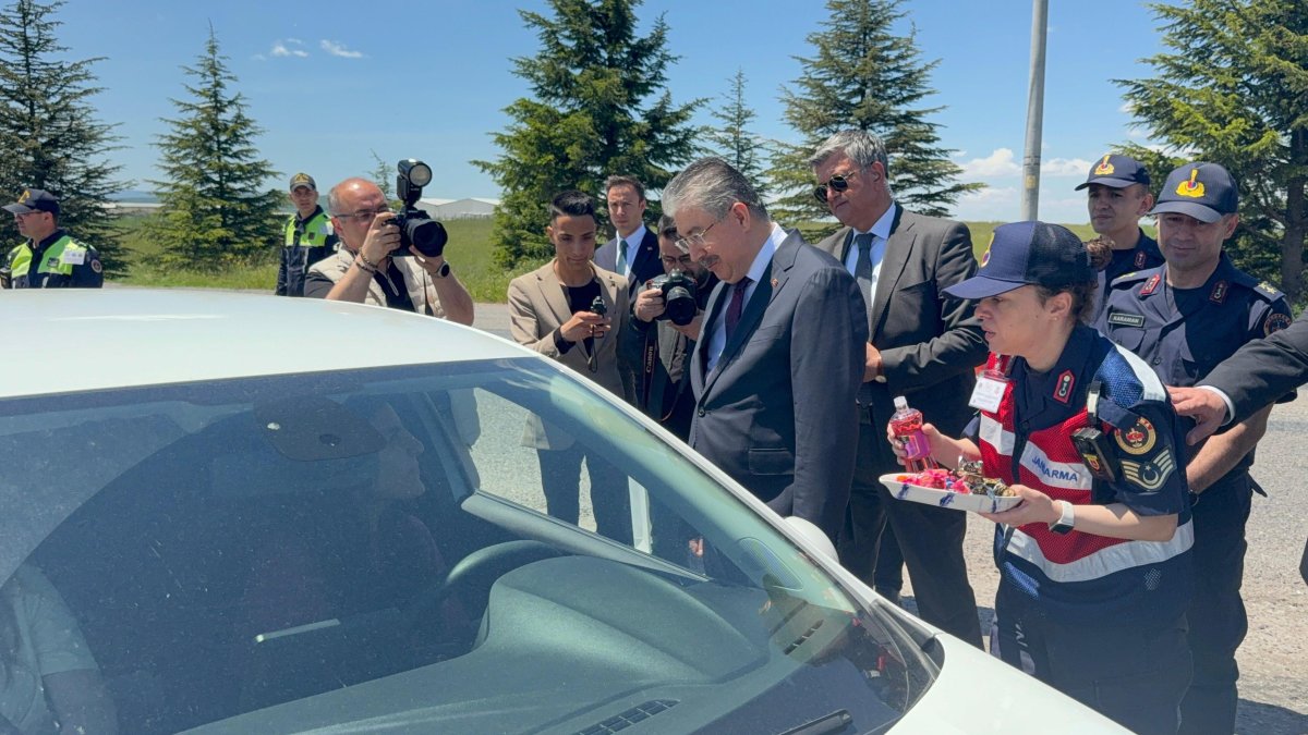 Eskişehir Valisi Yılmaz’dan Seyitgazi’de Jandarma Noktasına Bayram Ziyareti