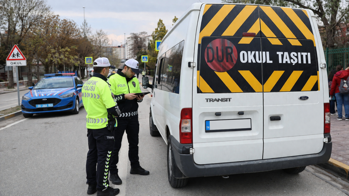 Eskişehir’de Okul Servisleri Ve Çevrelerine Yönelik Denetimler Sürüyor