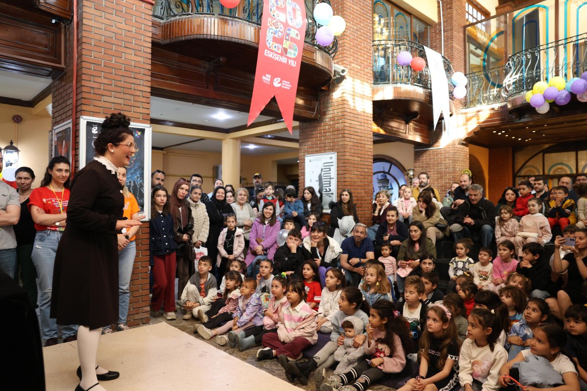 Eskişehir’de 17. Uluslararası Çocuk, Gençlik ve Kukla Tiyatroları Festivali sürüyor