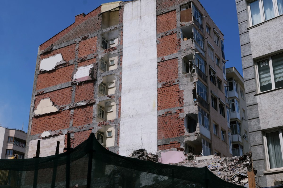 Hamamyolu’nda Yıkım Kaosu Sürüyor: Esnafın Dükkanı da Yıkıldı