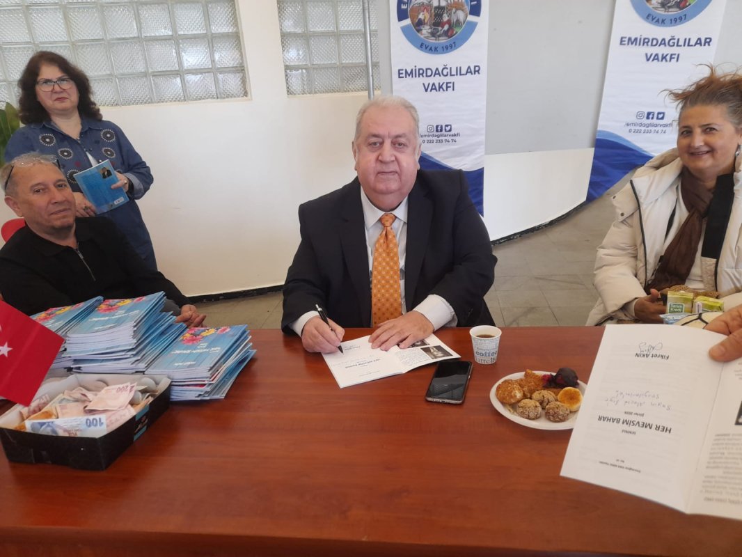 Emirdağlı Şair Fikret Akın’ın 12. Kitabı İçin İmza Töreni Gerçekleştirildi