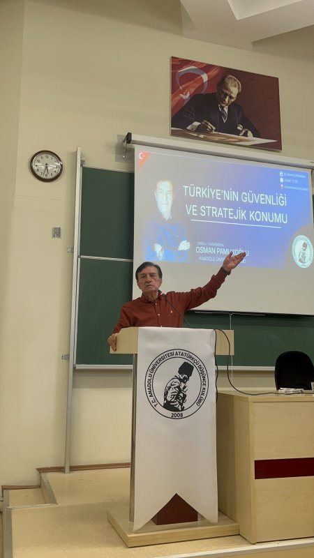 Tümgeneral Pamukoğlu Anadolu Üniversitesinde Güvenliği Anlattı