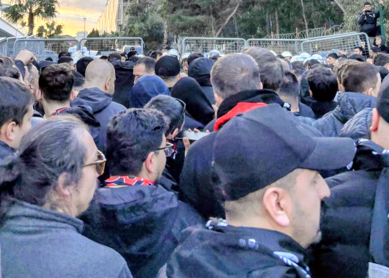 Eskişehirspor–Karşıyaka Maçında Kriz: Taraftarlar İçeri Alınmadı, Tepkiler Çığ Gibi Büyüdü