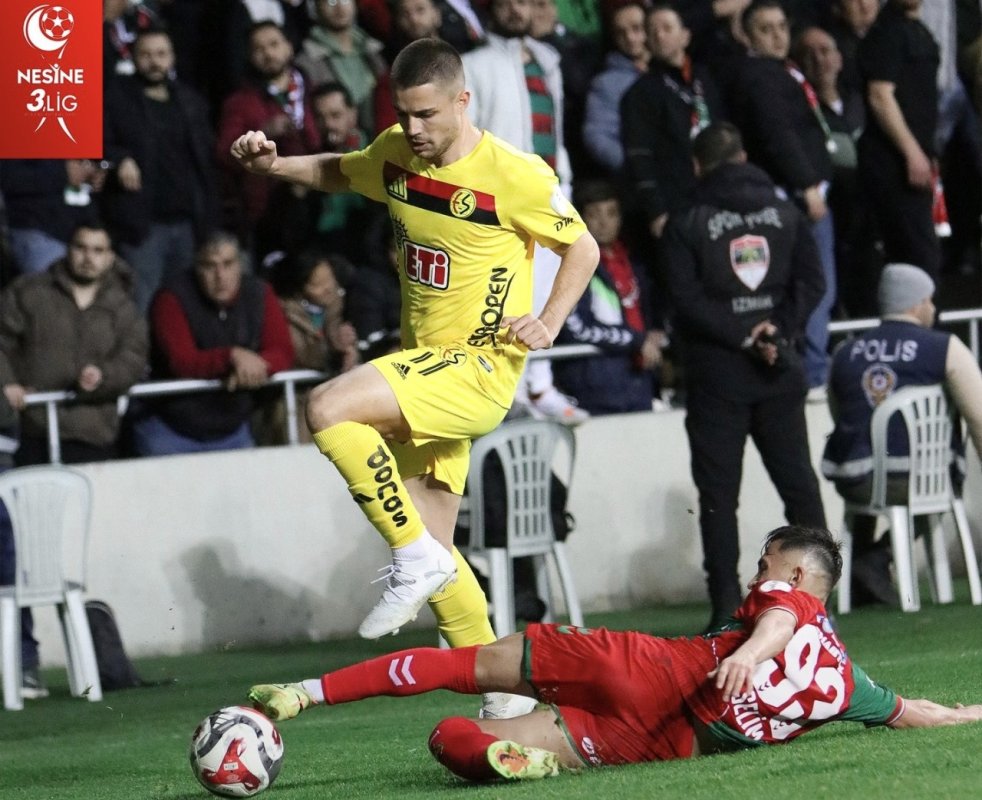 Eskişehirspor, Karşıyaka Deplasmanından 10 Kişiyle Altın Değerinde 1 Puan Çıkardı