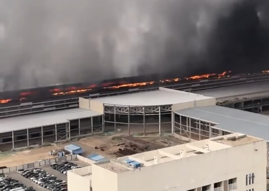 Çin’de BYD Fabrikasında Korkutan Yangın! Alevler Kısa Sürede Yayıldı